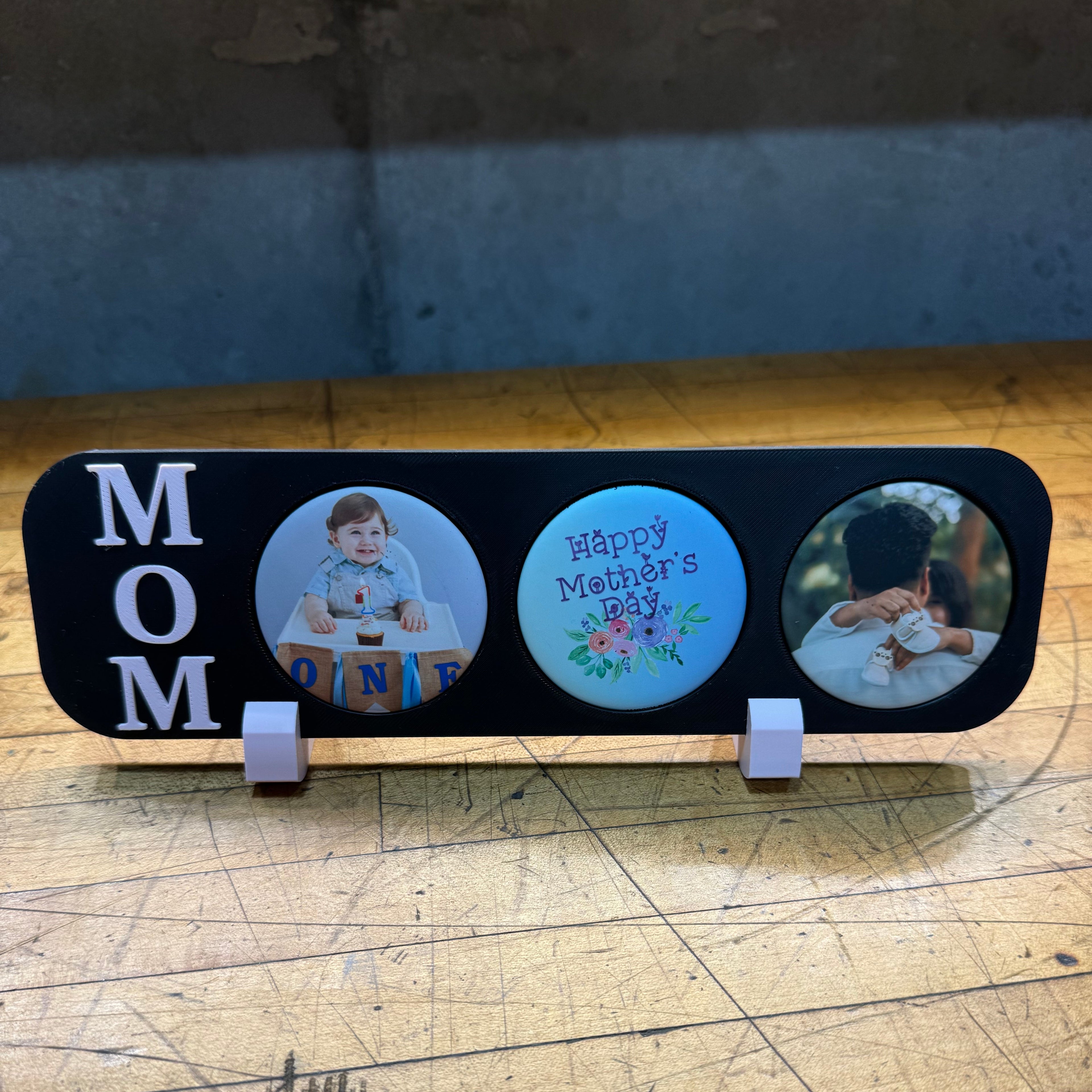 Personalized Mother’s Day MOM frame with custom photo magnets, including round magnetic photo prints and tabletop display stands by StickPic